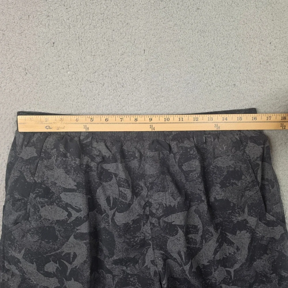 Columbia PFG Performance Fishing Gear Shorts Mens Large Omni-Shade Shark Print